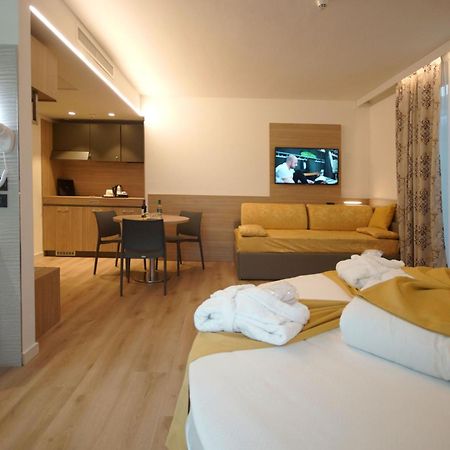 Ambassador Suite Hotel Riva del Garda Esterno foto