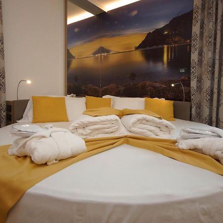 Ambassador Suite Hotel Riva del Garda Esterno foto