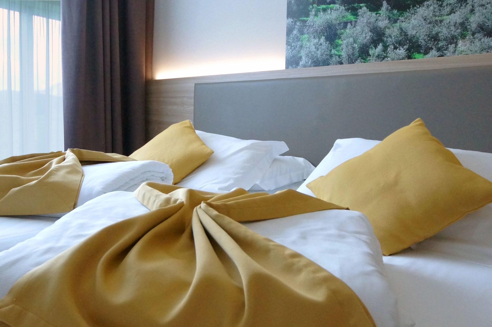 Ambassador Suite Hotel Riva del Garda Esterno foto
