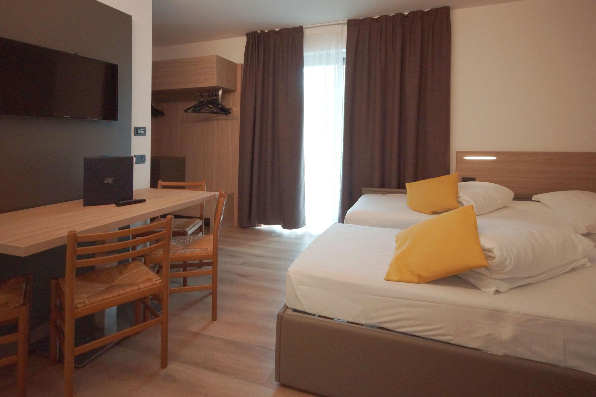 Ambassador Suite Hotel Riva del Garda Esterno foto