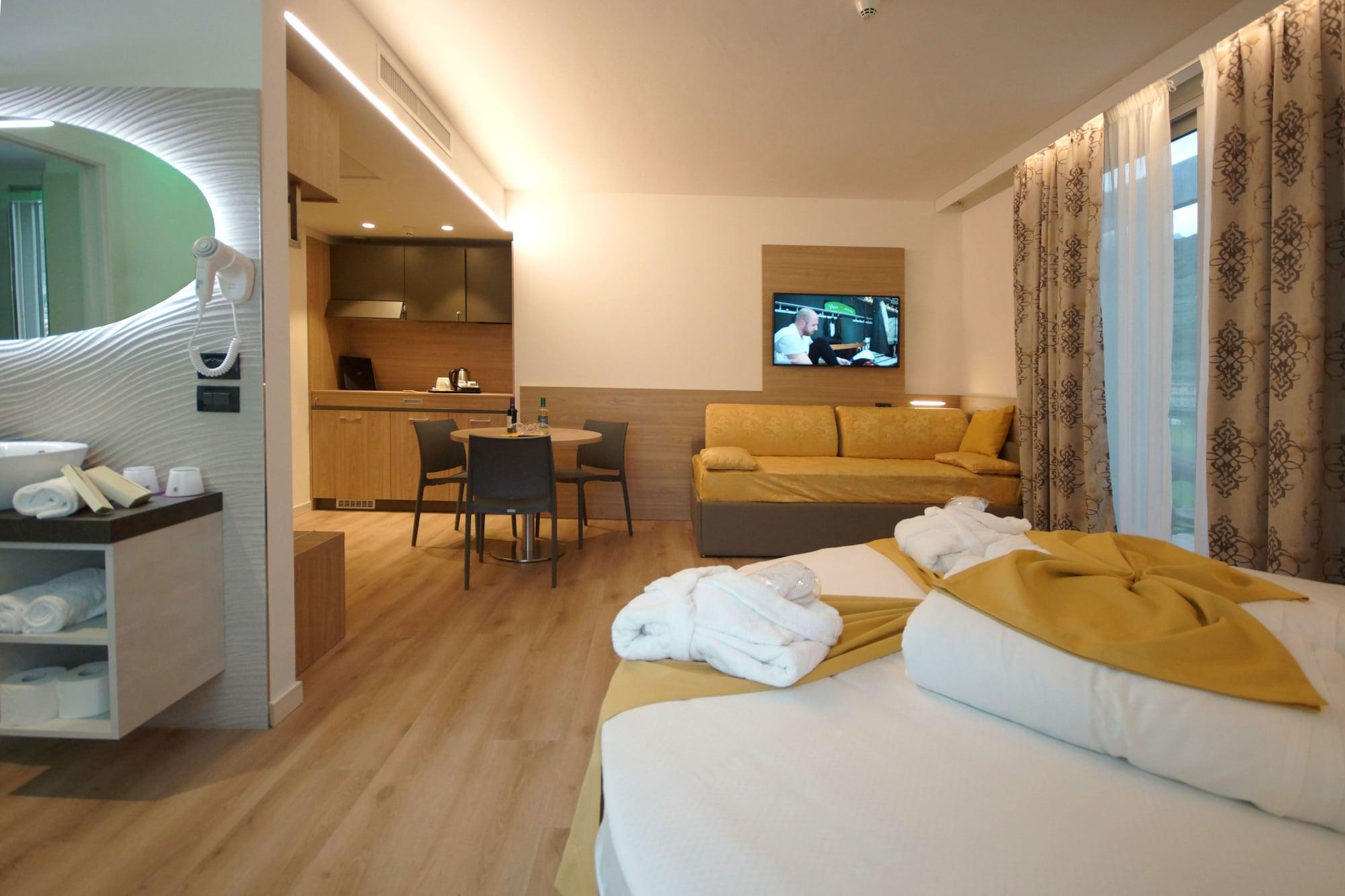 Ambassador Suite Hotel Riva del Garda Esterno foto