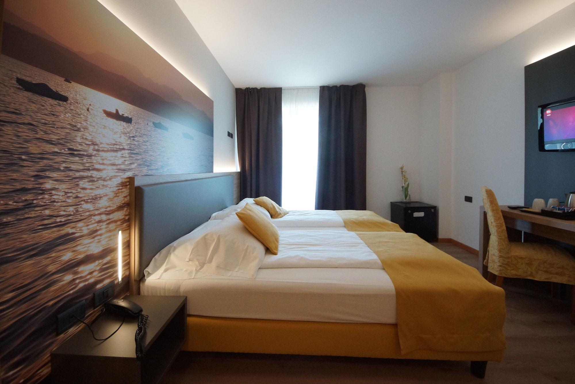 Ambassador Suite Hotel Riva del Garda Esterno foto