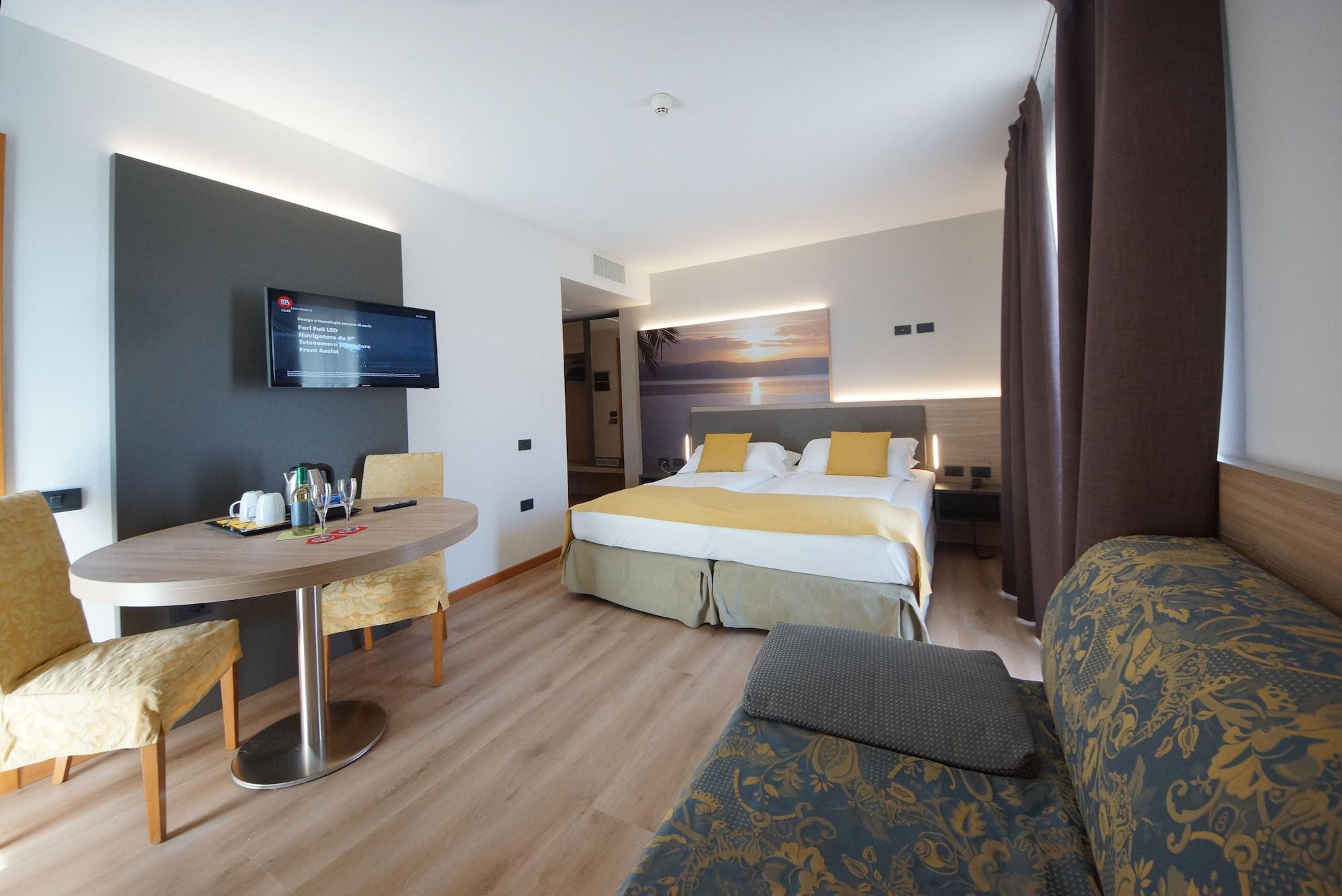 Ambassador Suite Hotel Riva del Garda Esterno foto