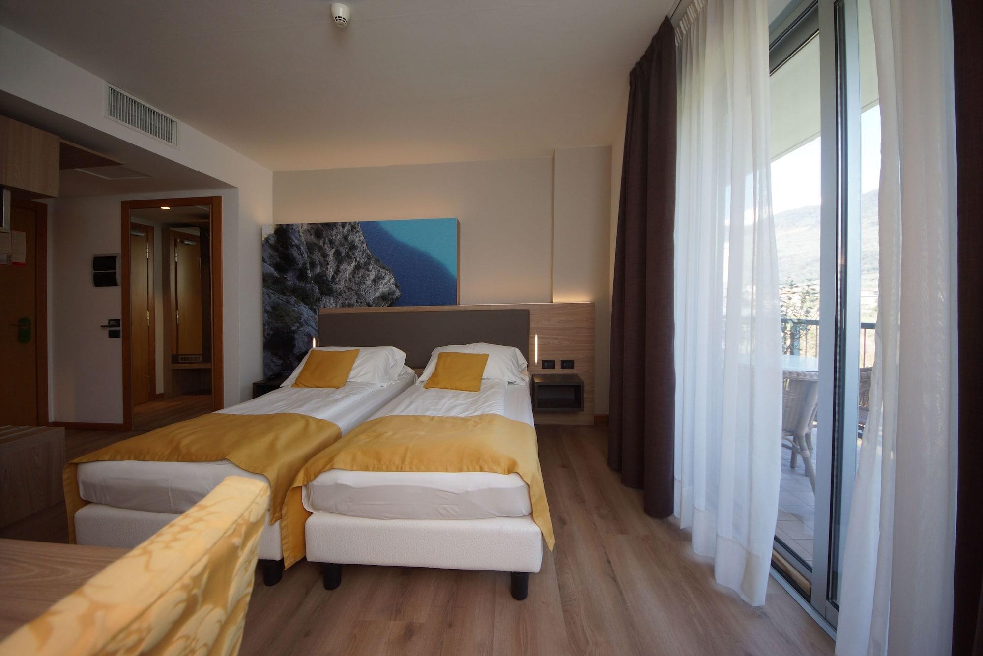 Ambassador Suite Hotel Riva del Garda Esterno foto