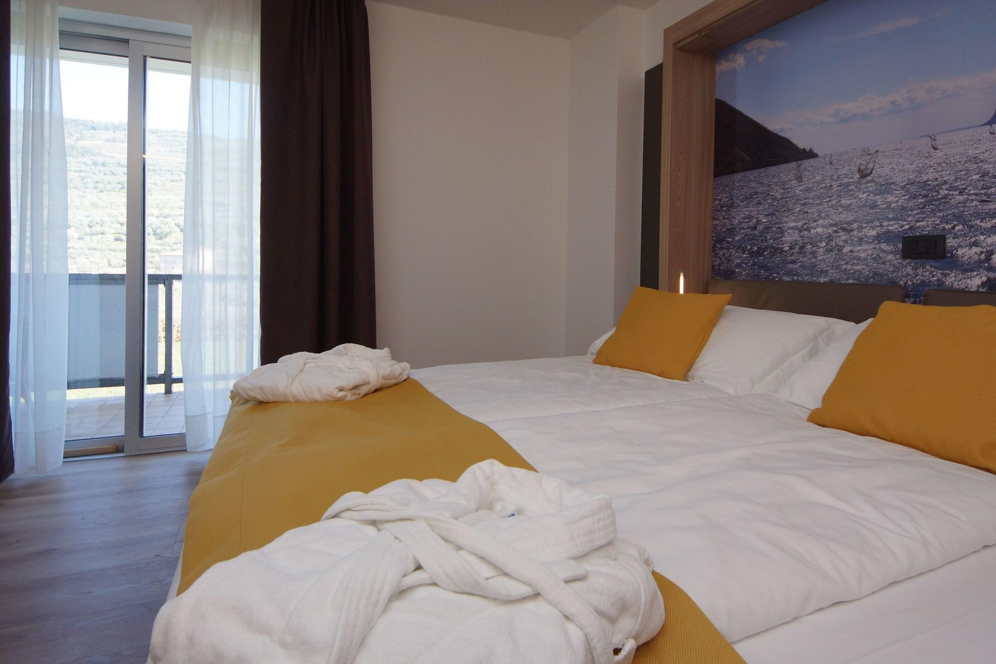 Ambassador Suite Hotel Riva del Garda Esterno foto