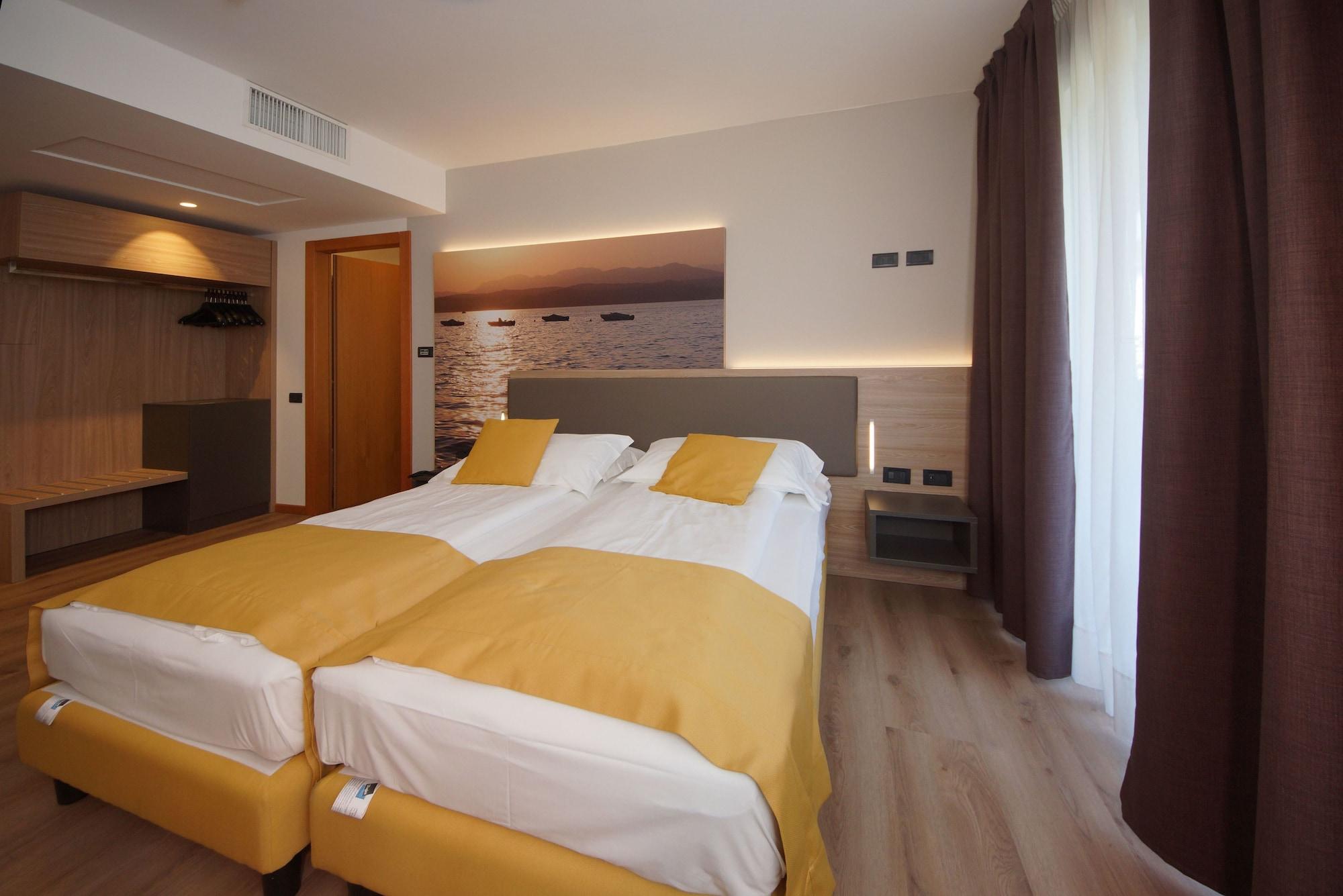 Ambassador Suite Hotel Riva del Garda Esterno foto
