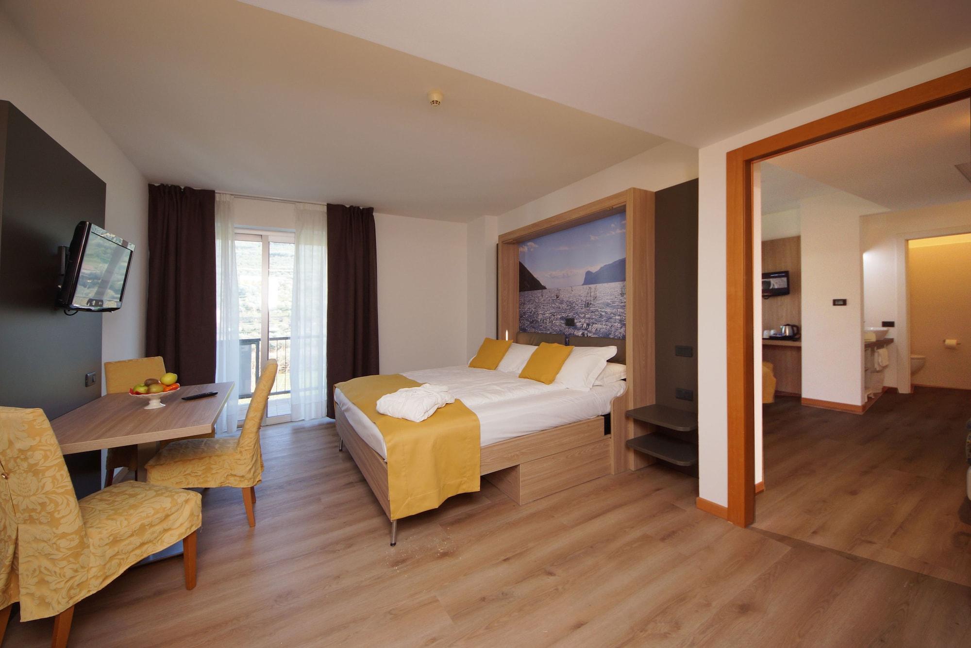Ambassador Suite Hotel Riva del Garda Esterno foto