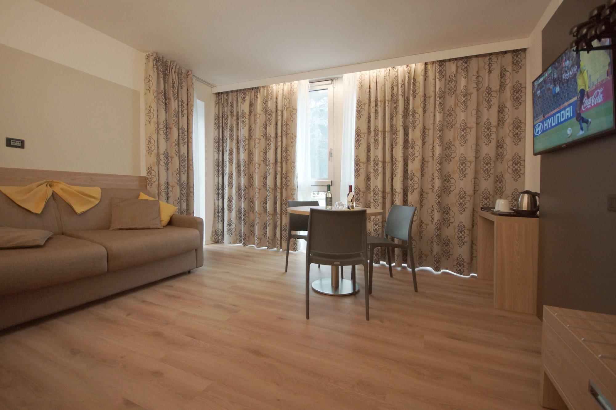 Ambassador Suite Hotel Riva del Garda Esterno foto