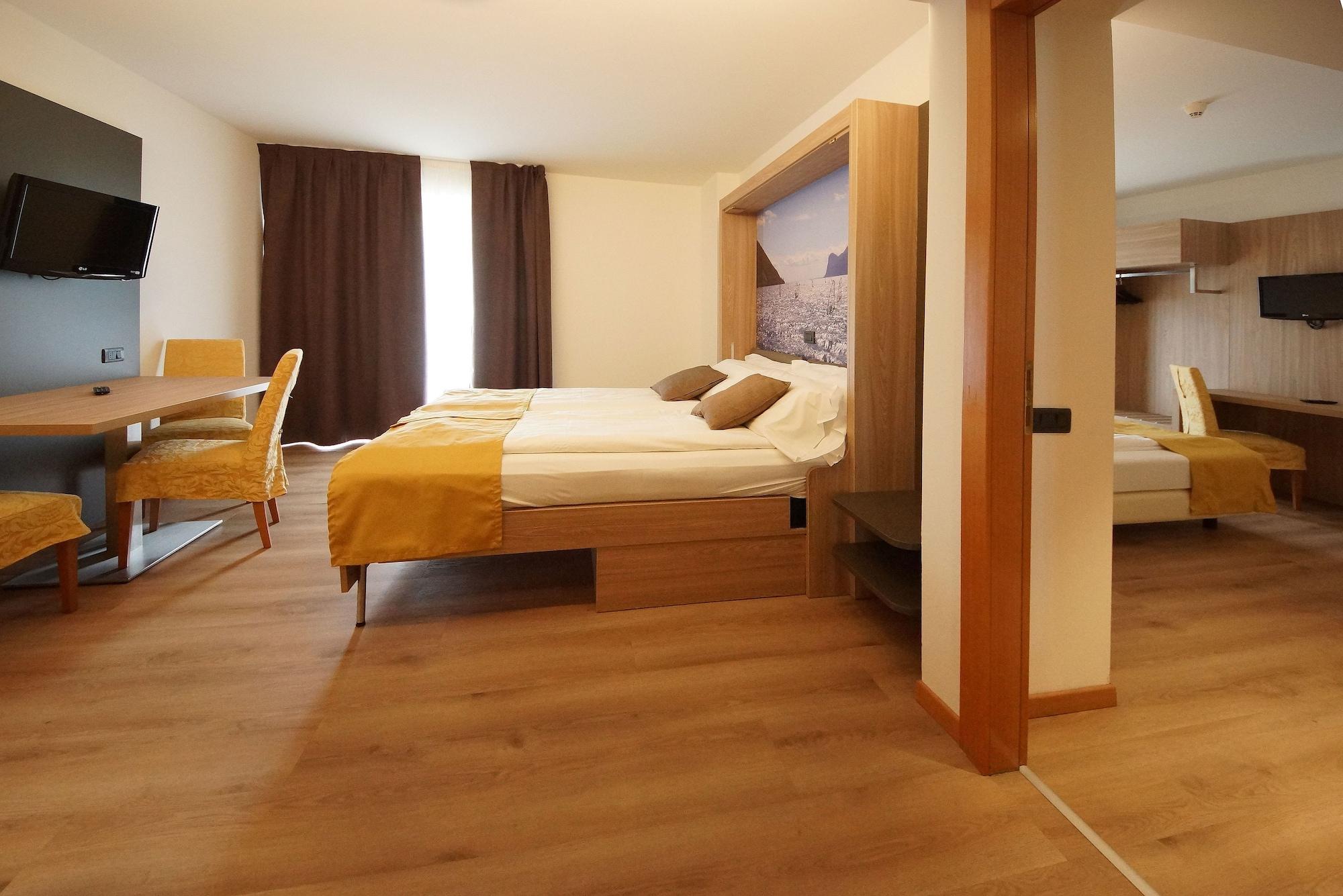 Ambassador Suite Hotel Riva del Garda Esterno foto