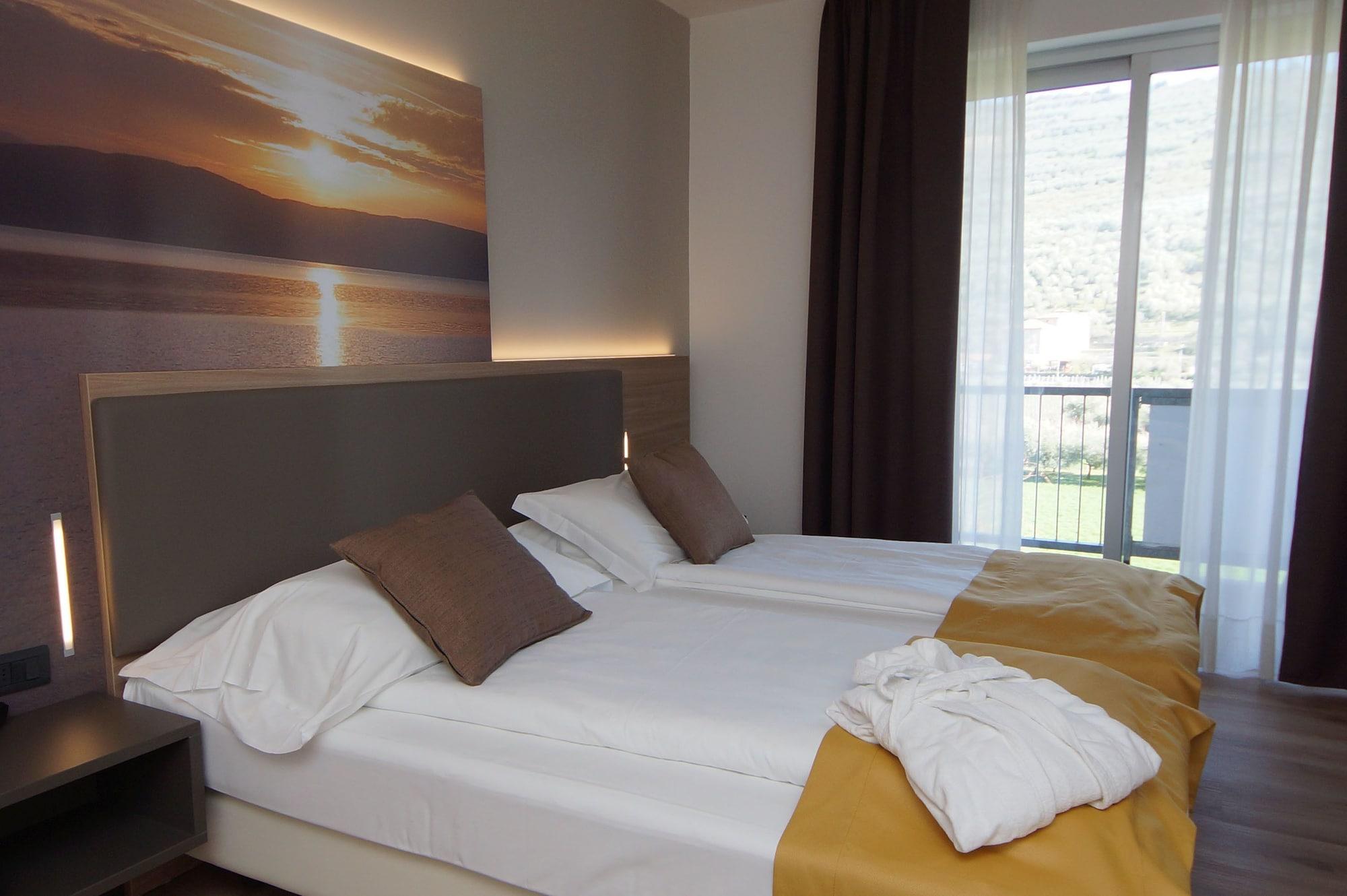 Ambassador Suite Hotel Riva del Garda Esterno foto