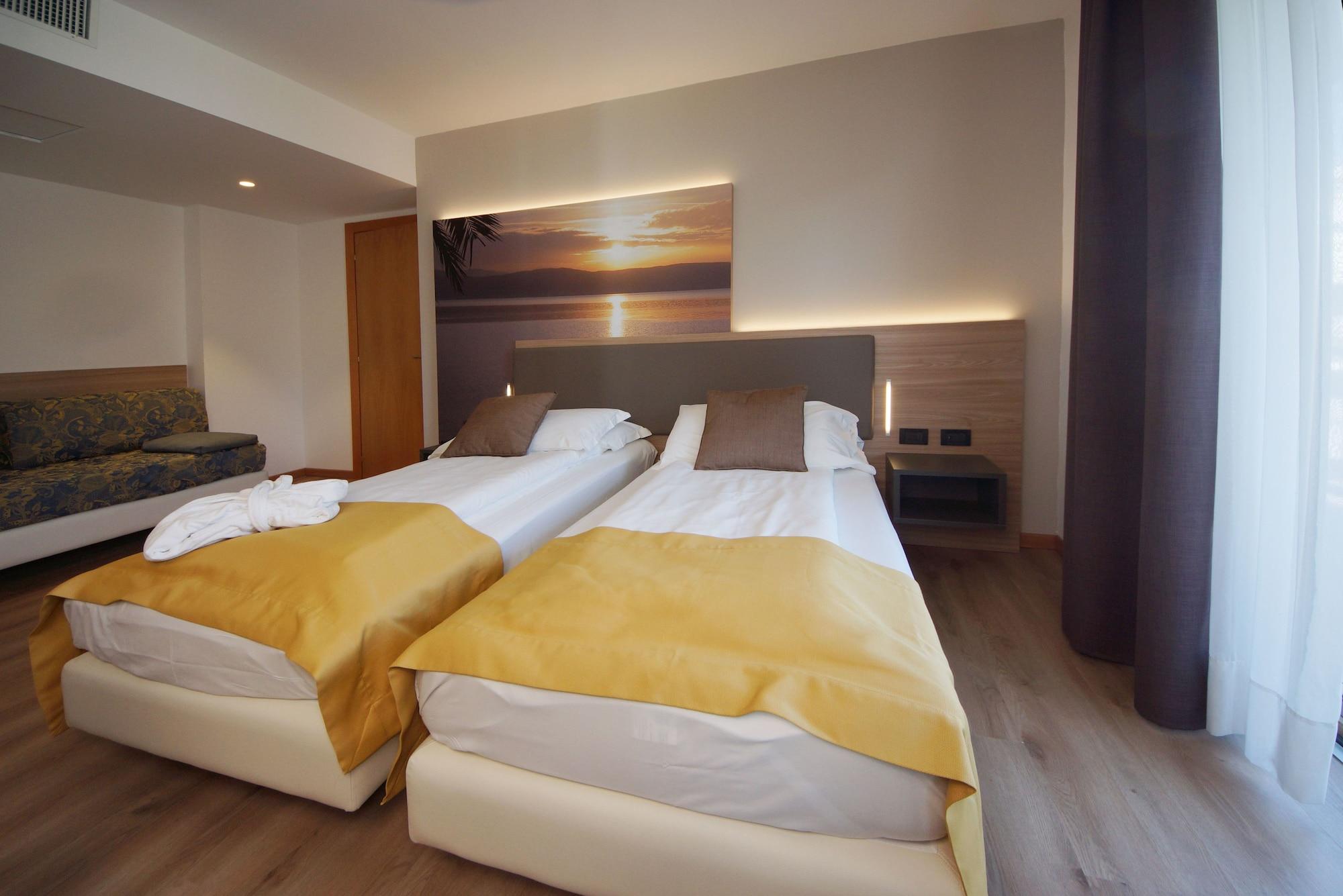 Ambassador Suite Hotel Riva del Garda Esterno foto