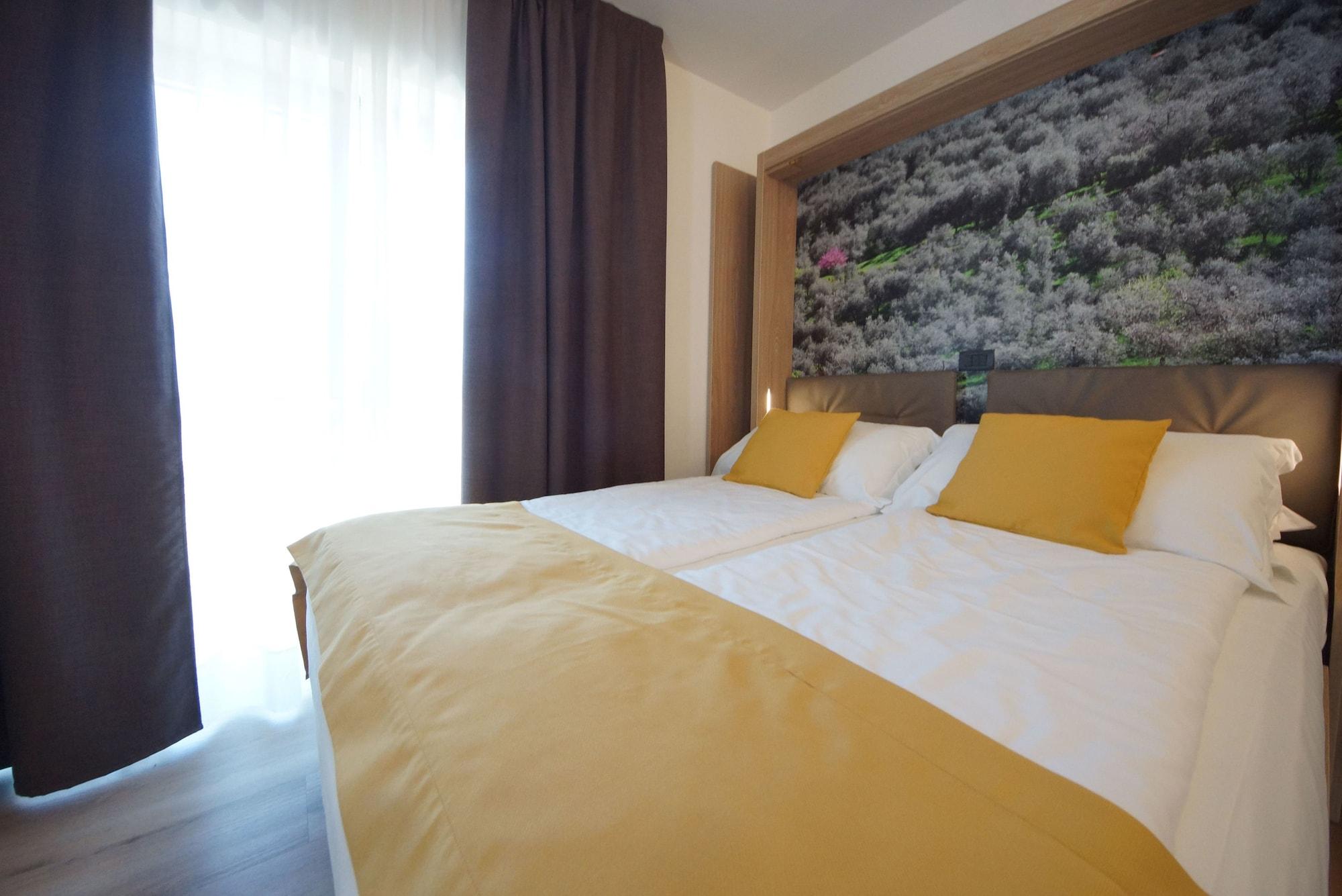 Ambassador Suite Hotel Riva del Garda Esterno foto