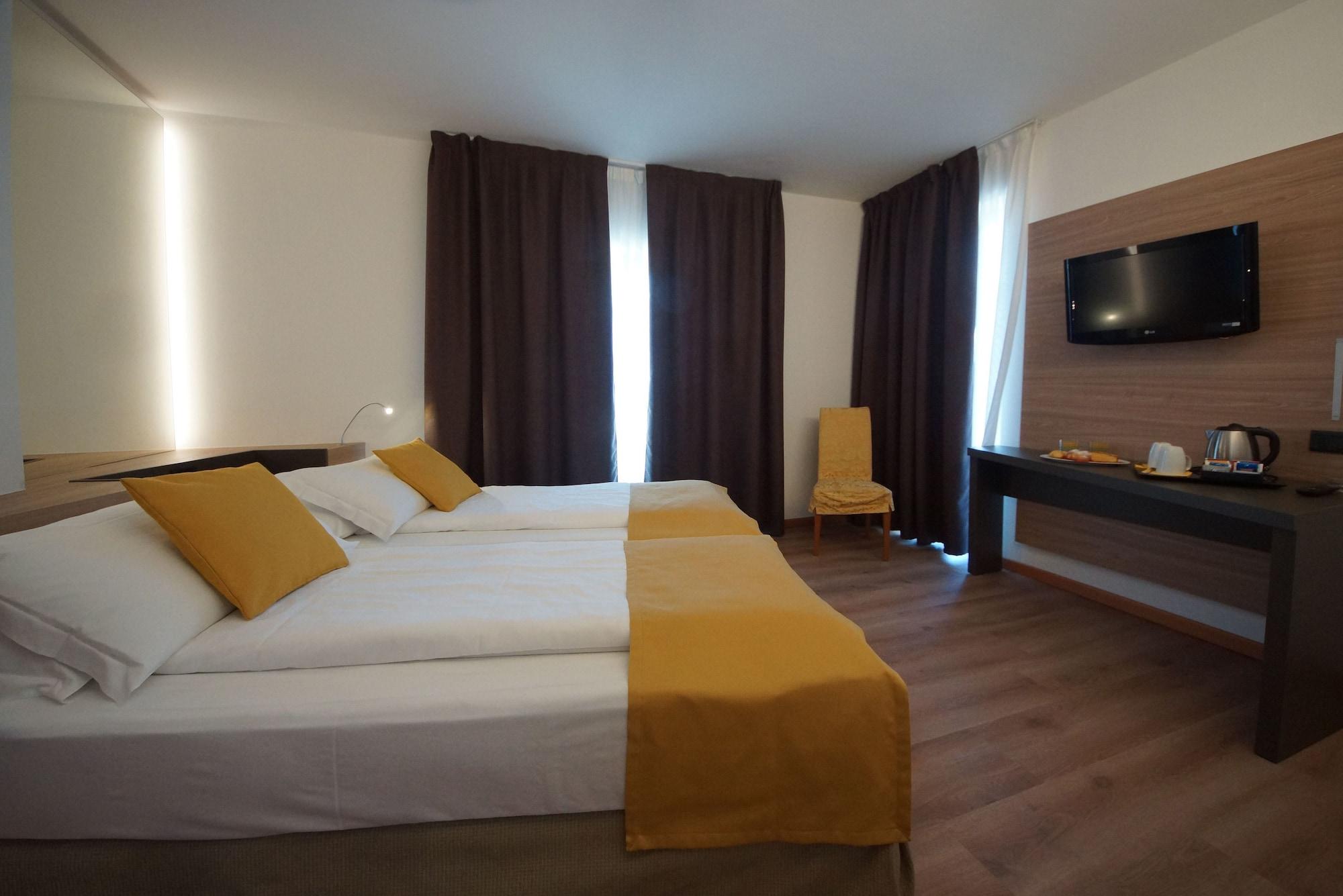 Ambassador Suite Hotel Riva del Garda Esterno foto