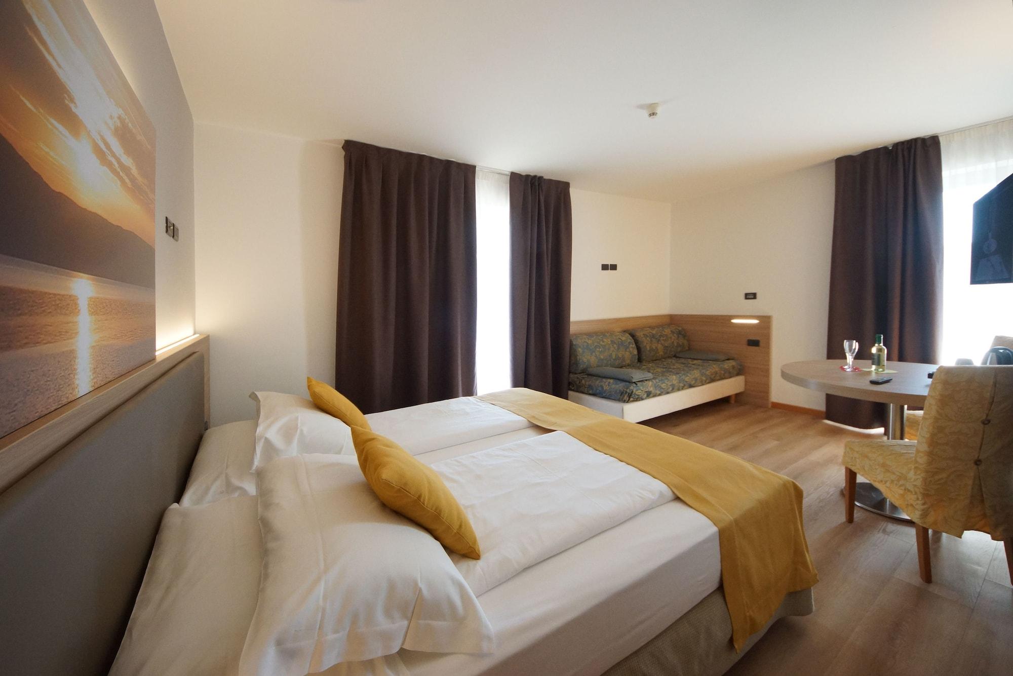 Ambassador Suite Hotel Riva del Garda Esterno foto