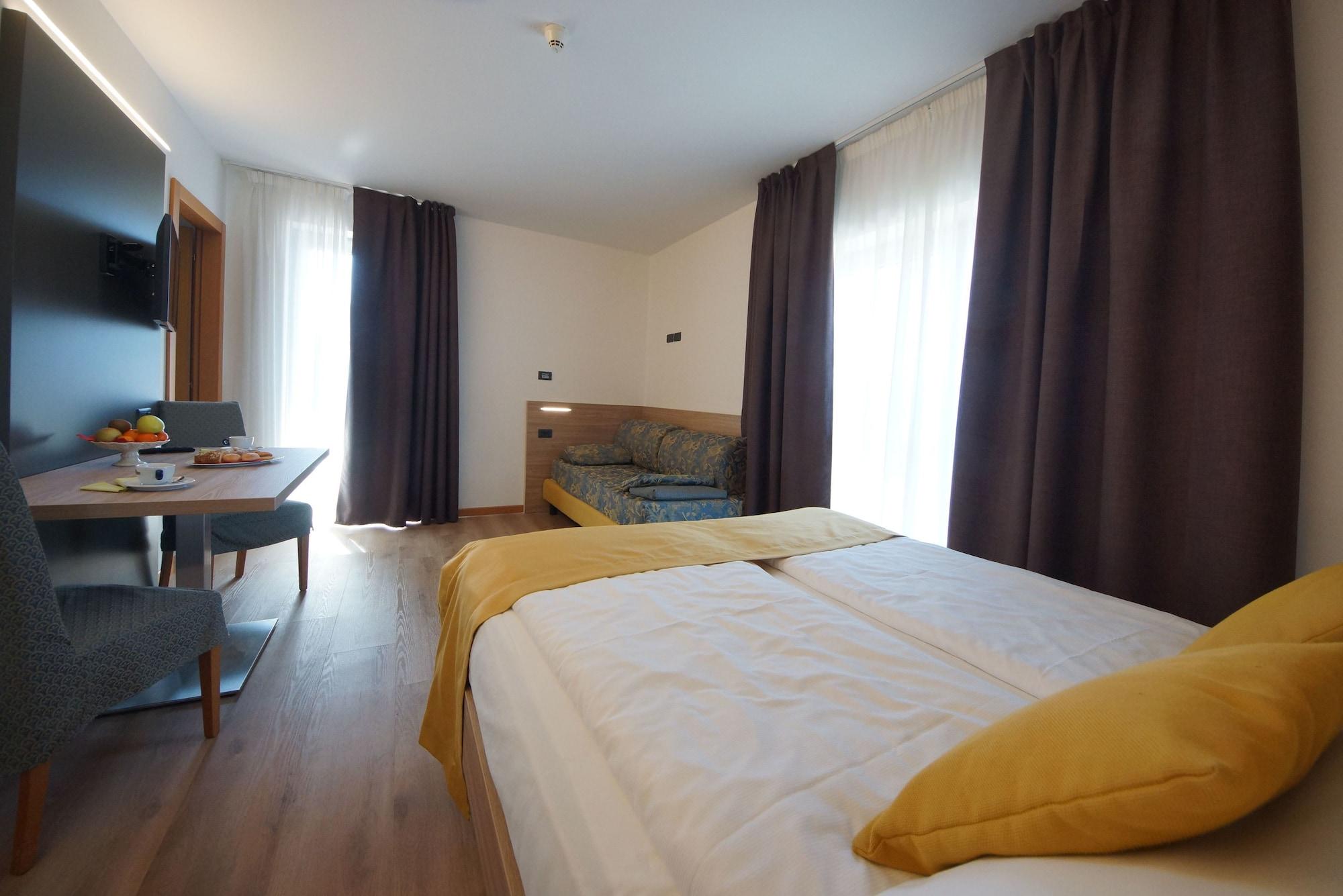 Ambassador Suite Hotel Riva del Garda Esterno foto