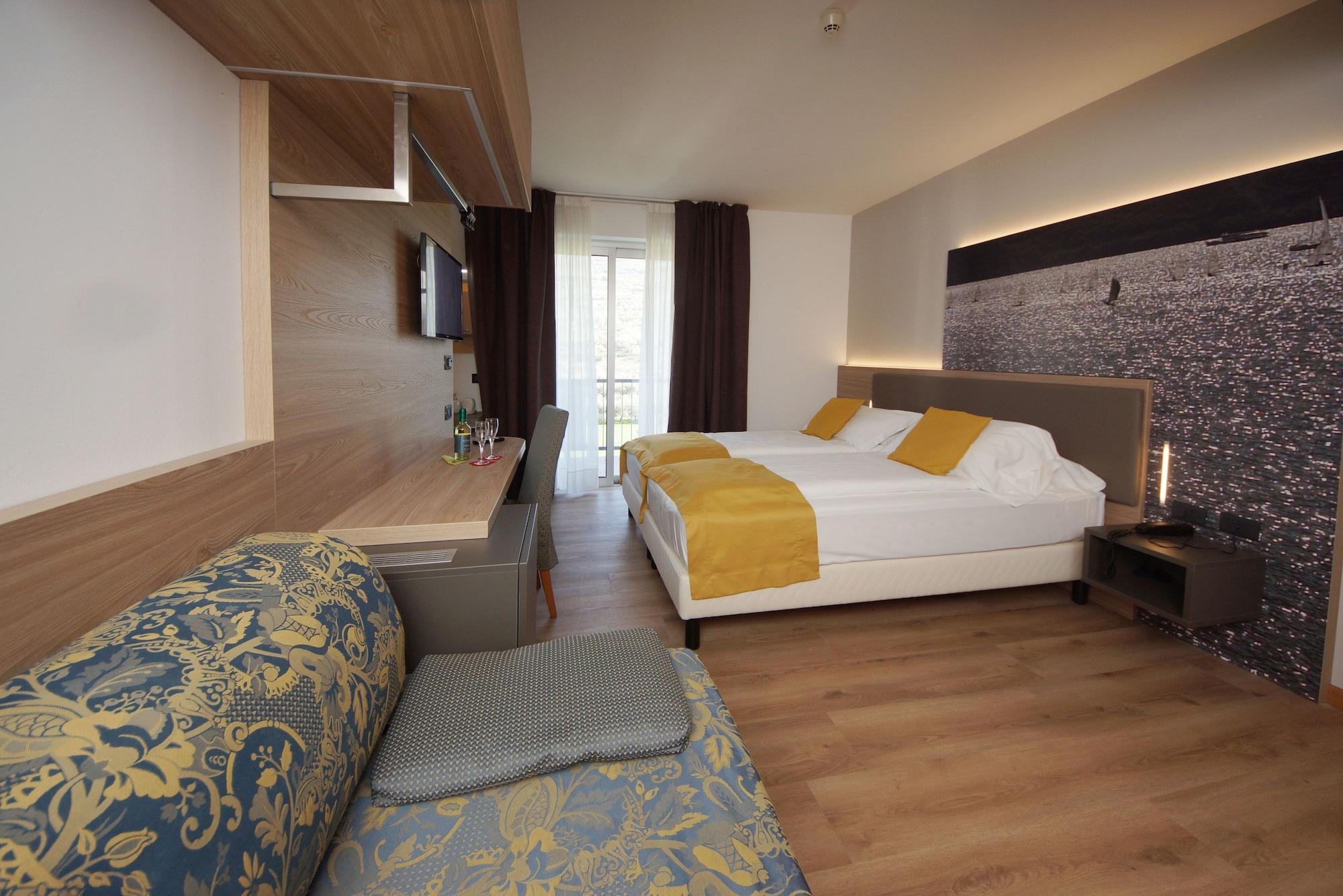 Ambassador Suite Hotel Riva del Garda Esterno foto