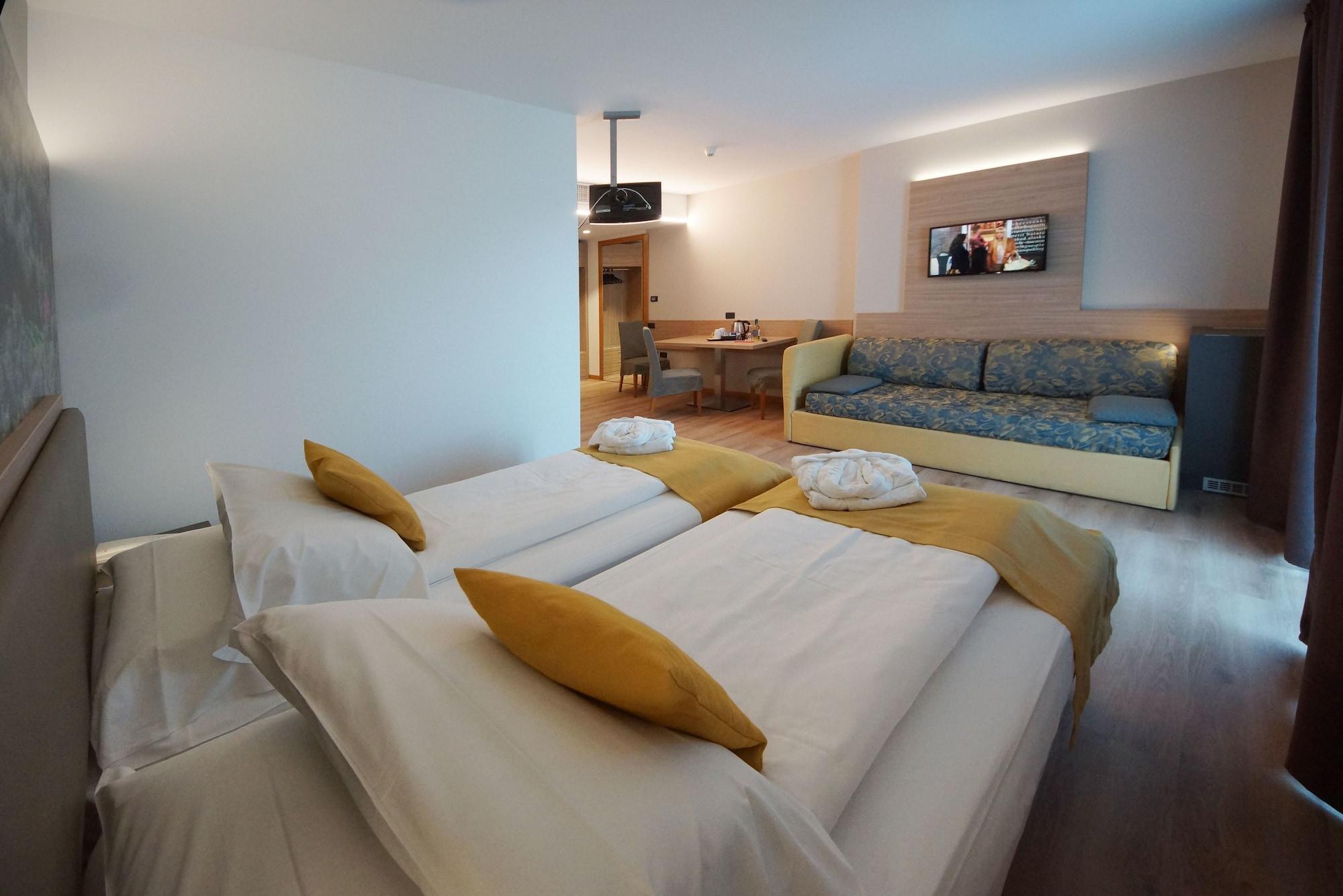 Ambassador Suite Hotel Riva del Garda Esterno foto