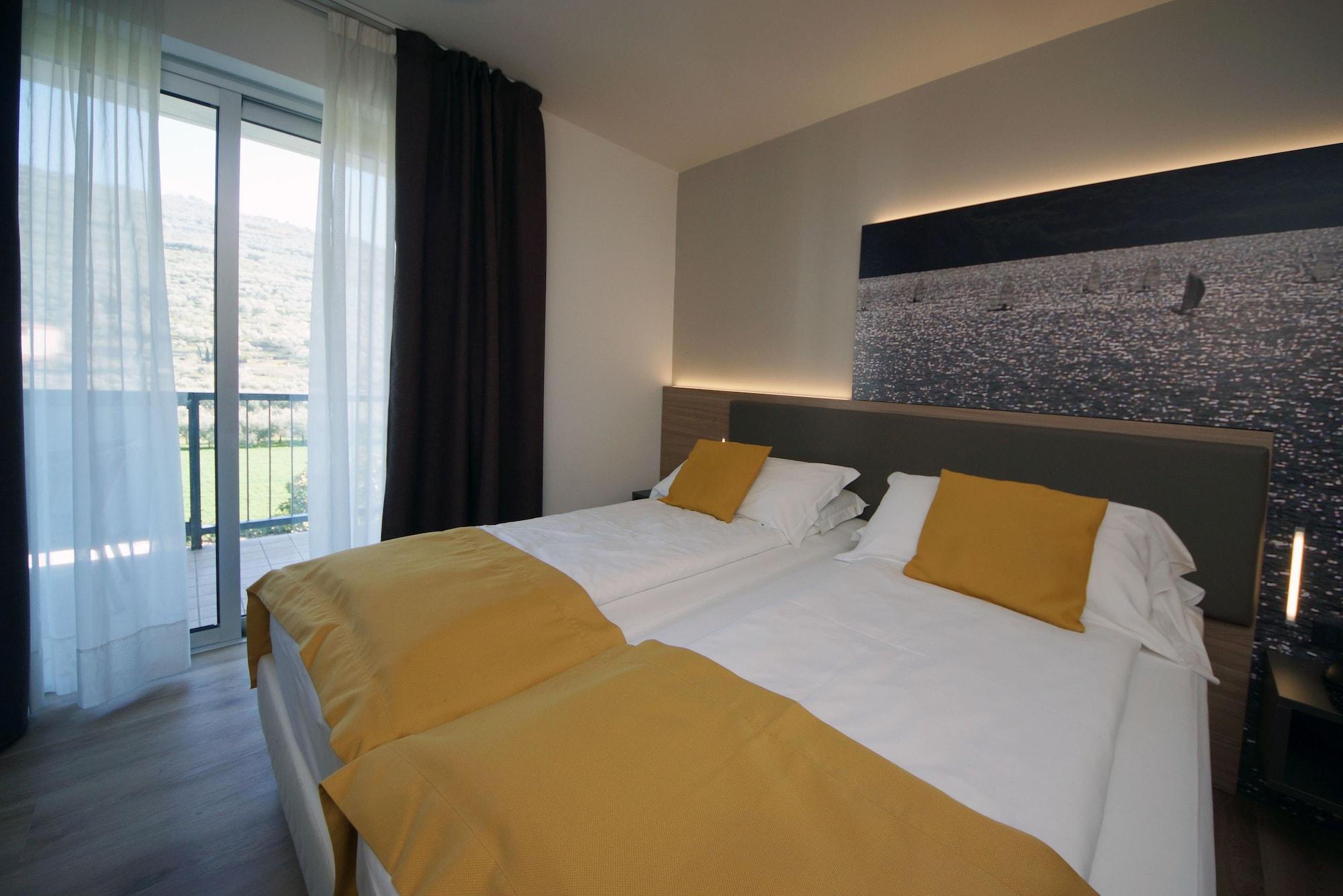 Ambassador Suite Hotel Riva del Garda Esterno foto