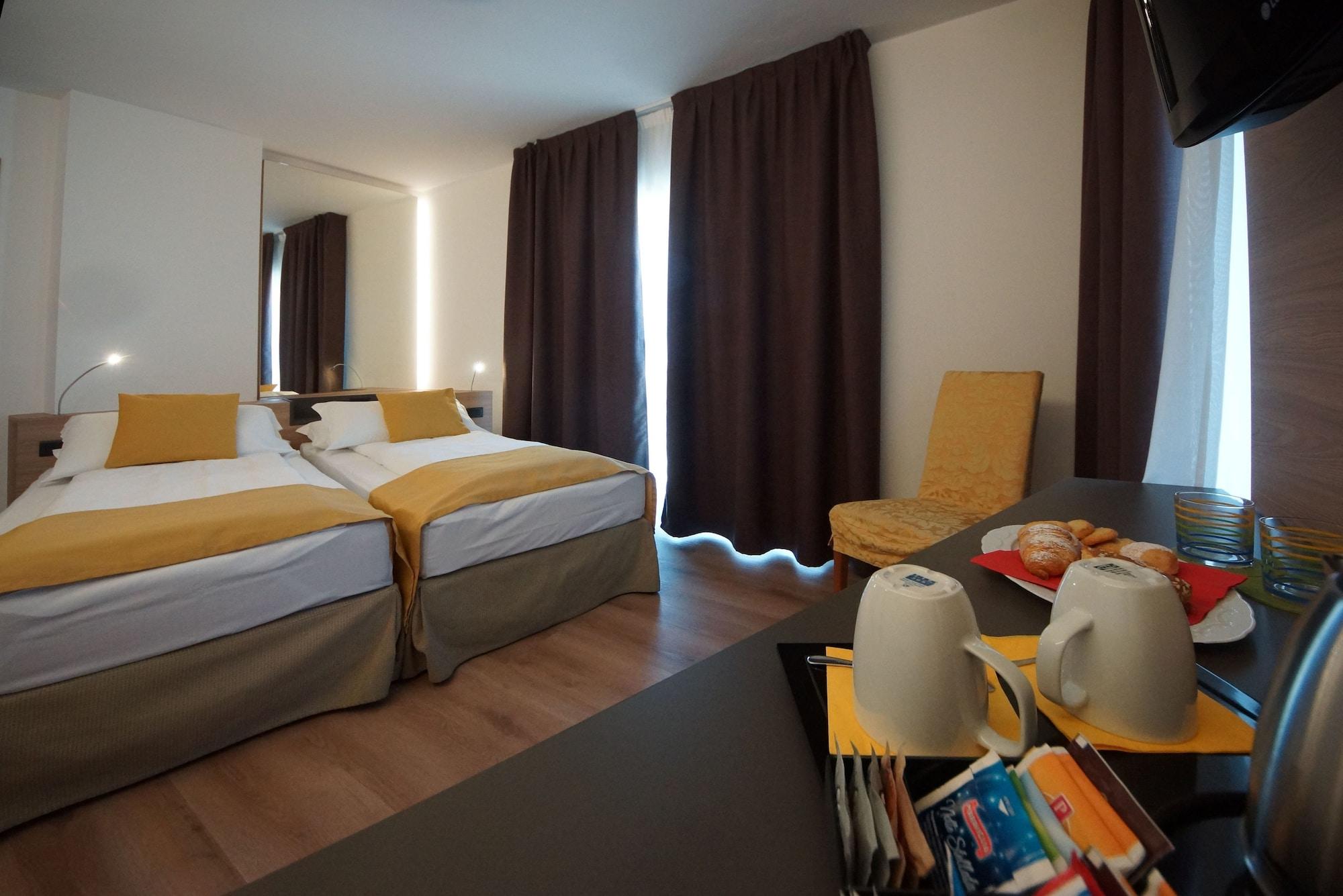 Ambassador Suite Hotel Riva del Garda Esterno foto