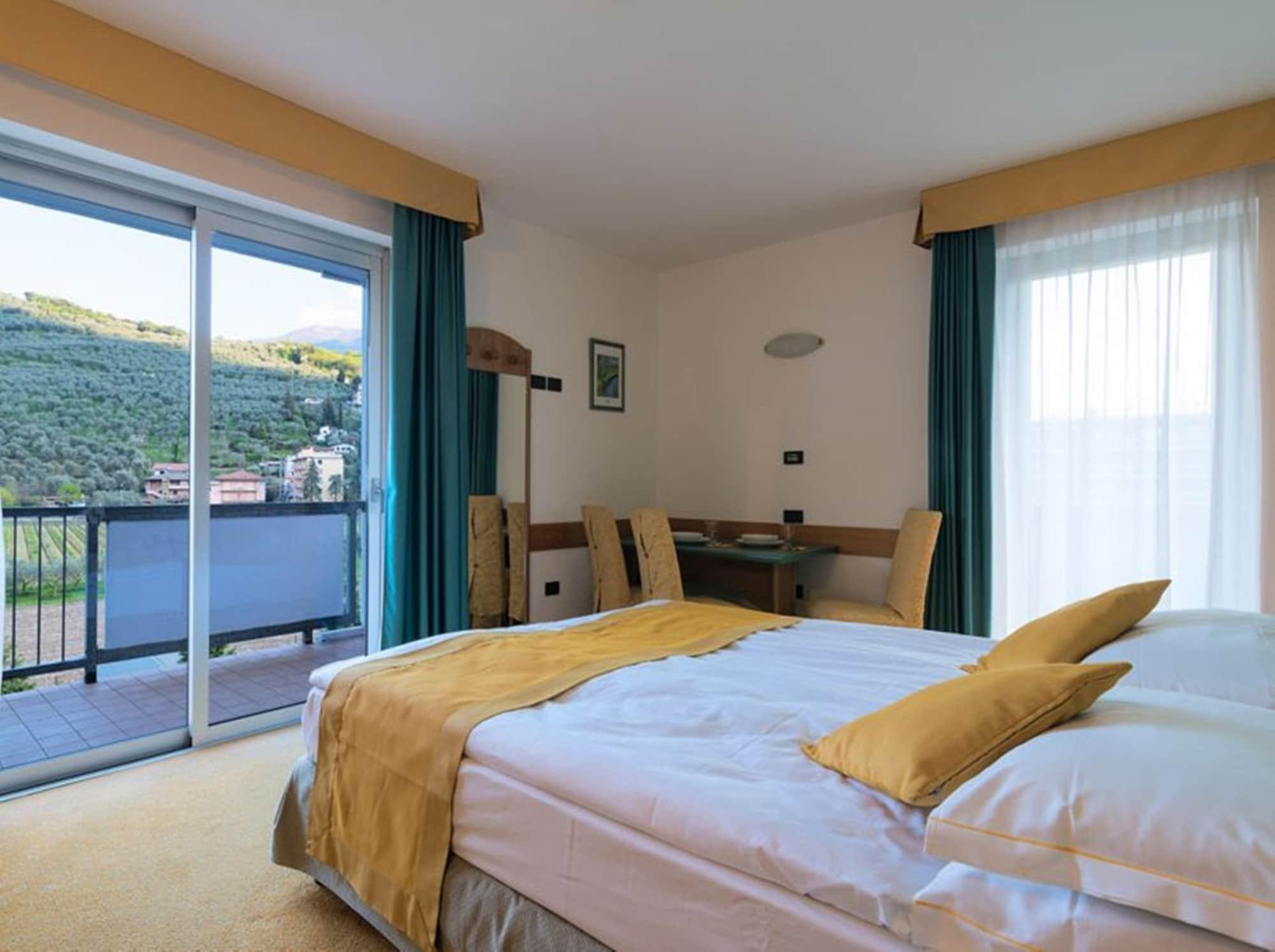 Ambassador Suite Hotel Riva del Garda Esterno foto