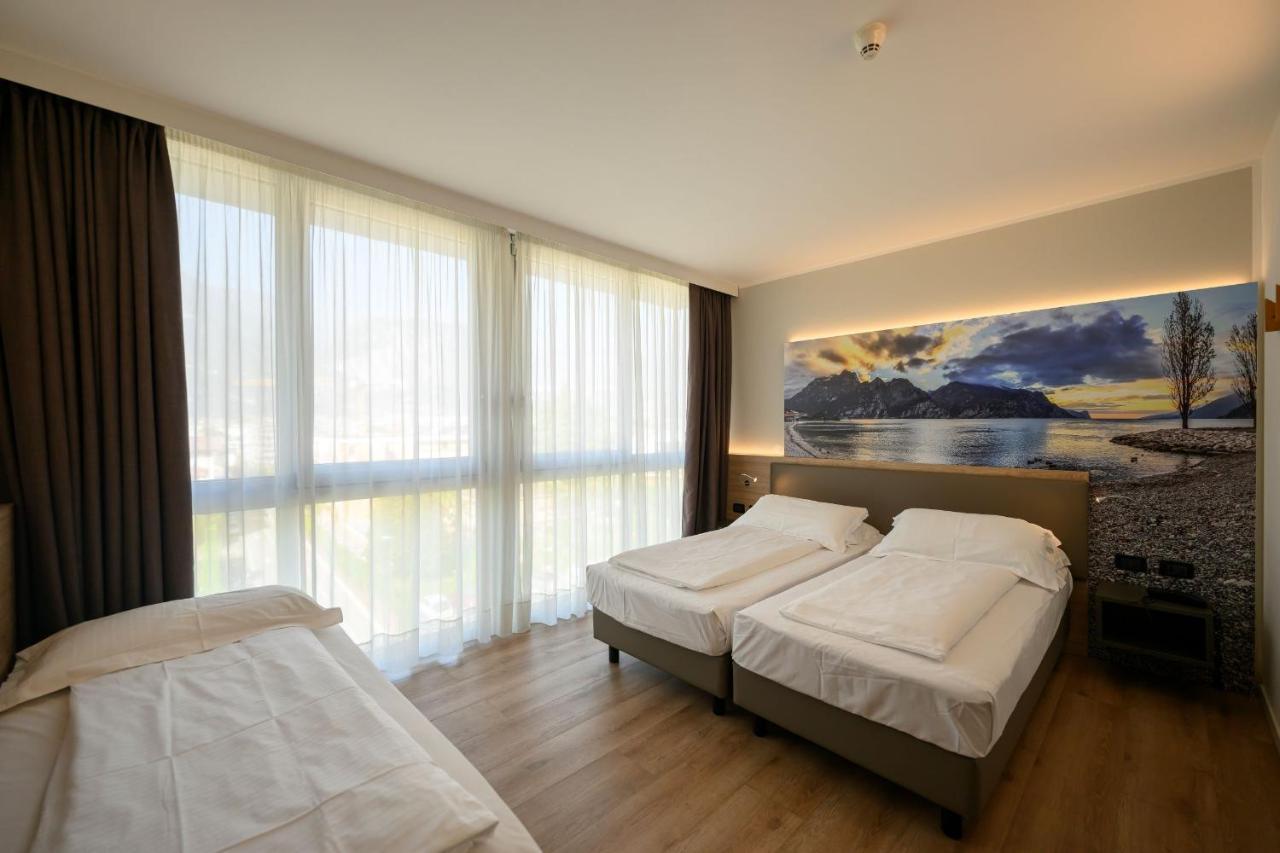 Ambassador Suite Hotel Riva del Garda Esterno foto