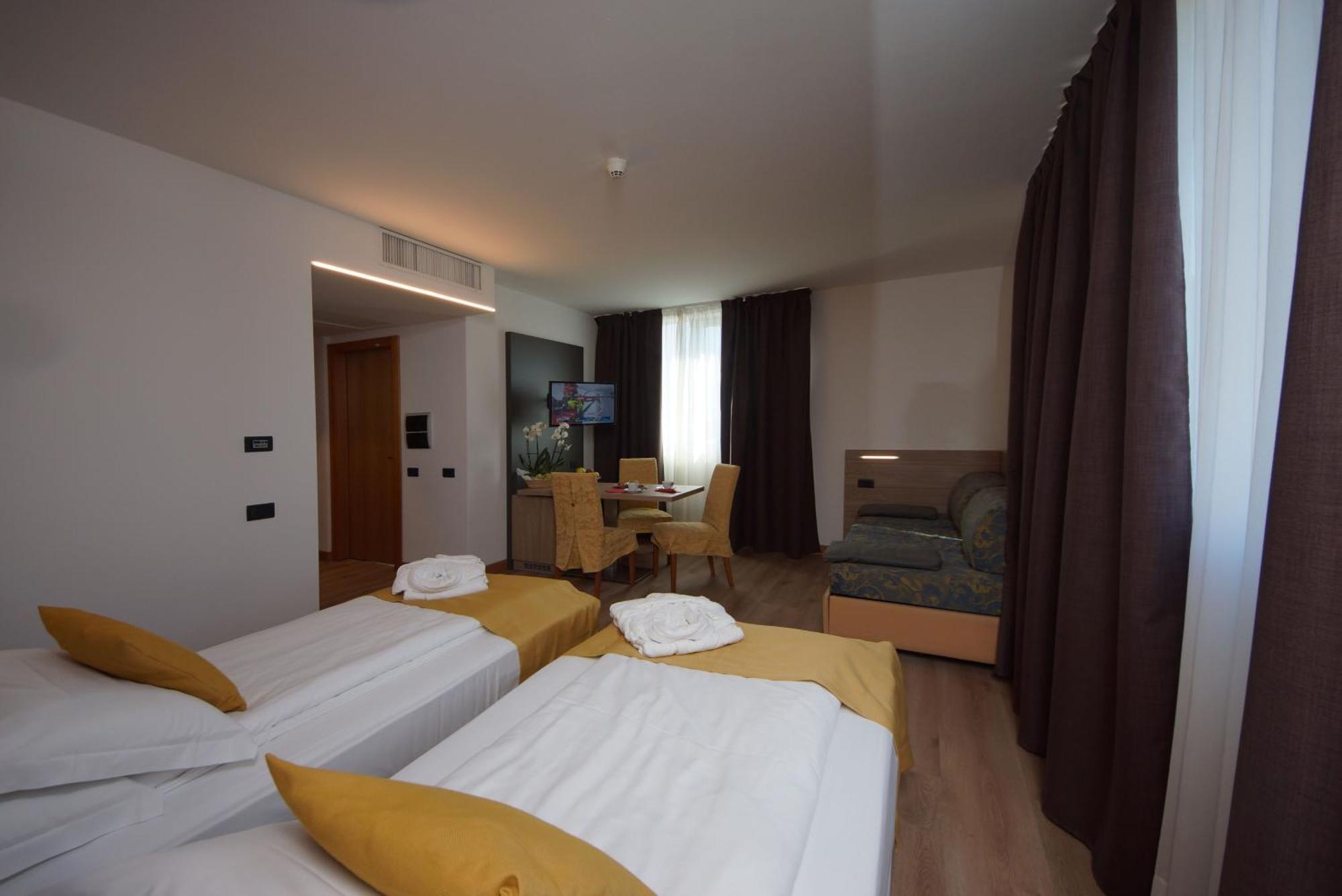 Ambassador Suite Hotel Riva del Garda Esterno foto