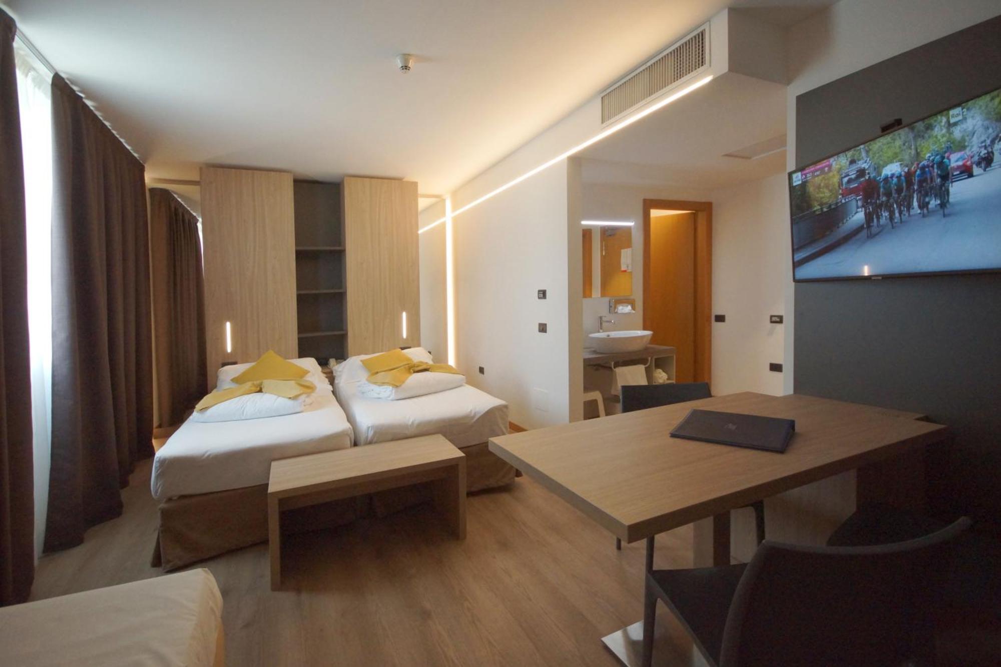 Ambassador Suite Hotel Riva del Garda Esterno foto