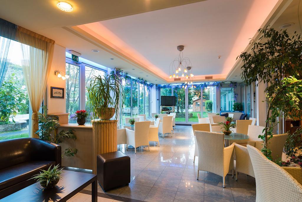 Ambassador Suite Hotel Riva del Garda Esterno foto