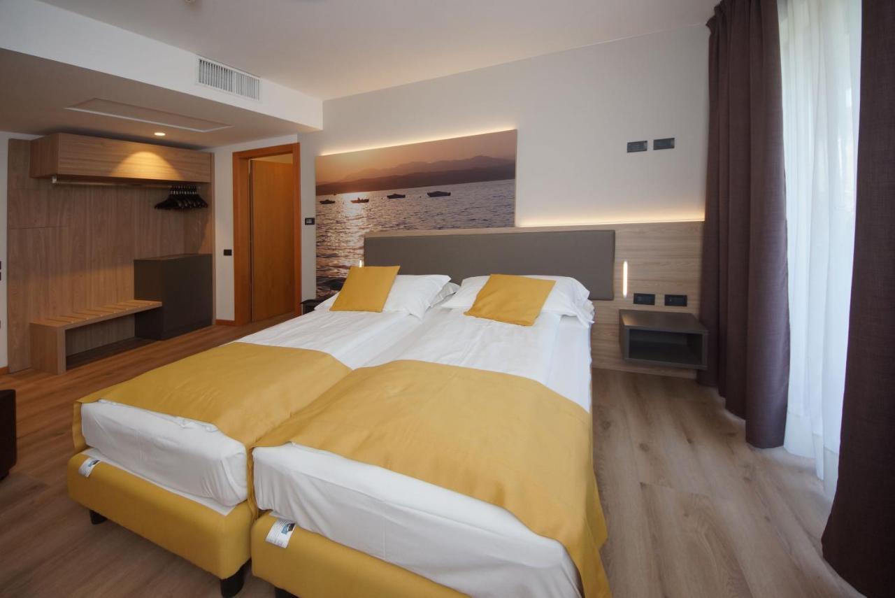 Ambassador Suite Hotel Riva del Garda Esterno foto