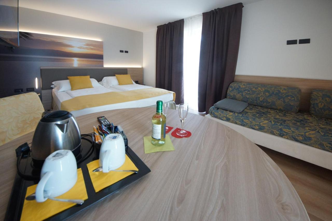 Ambassador Suite Hotel Riva del Garda Esterno foto