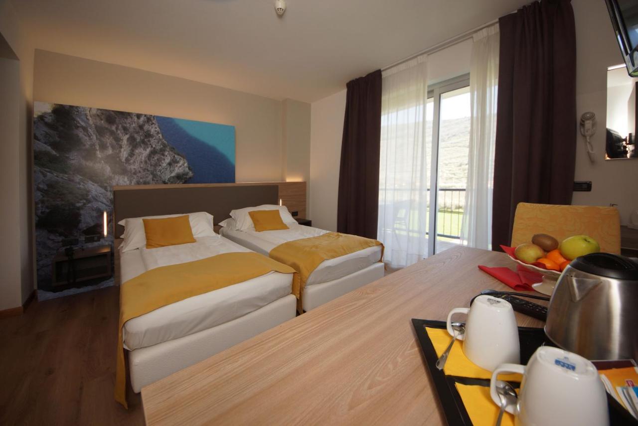 Ambassador Suite Hotel Riva del Garda Esterno foto