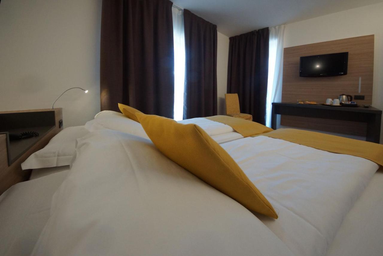 Ambassador Suite Hotel Riva del Garda Esterno foto