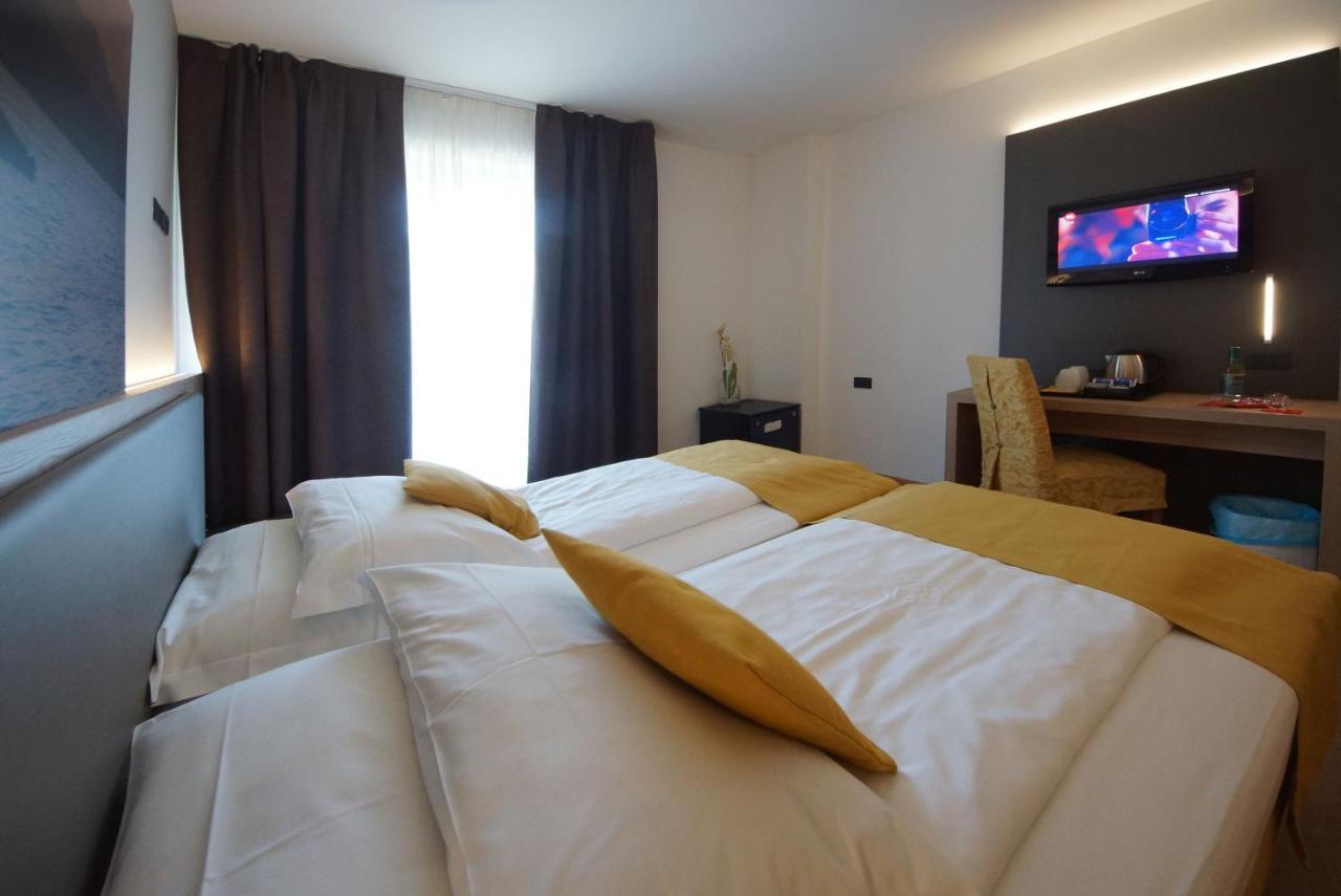 Ambassador Suite Hotel Riva del Garda Esterno foto