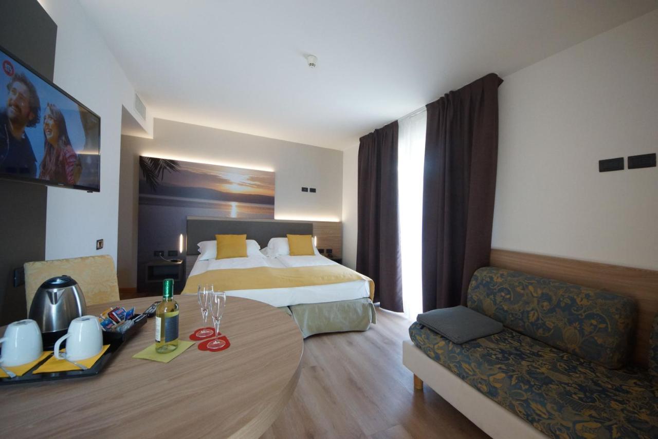 Ambassador Suite Hotel Riva del Garda Esterno foto