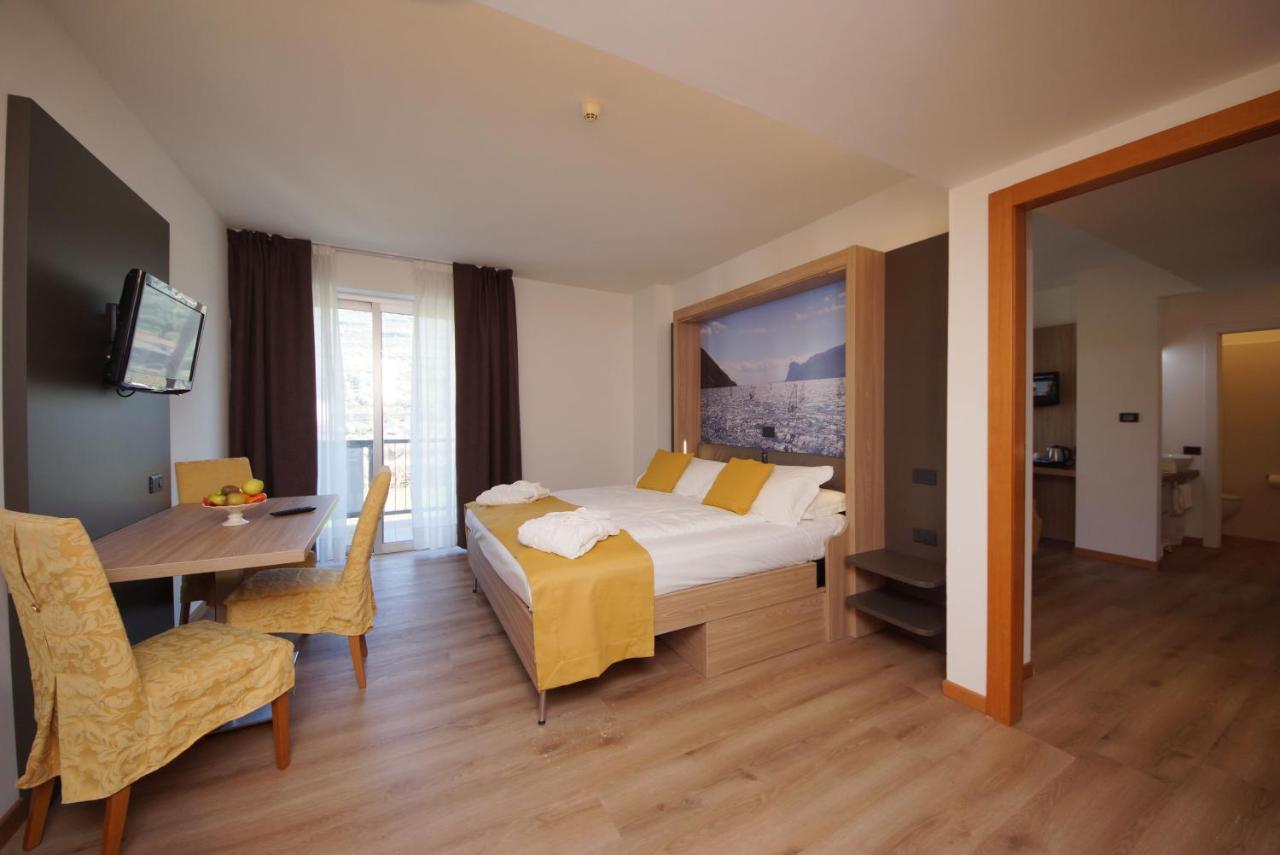 Ambassador Suite Hotel Riva del Garda Esterno foto