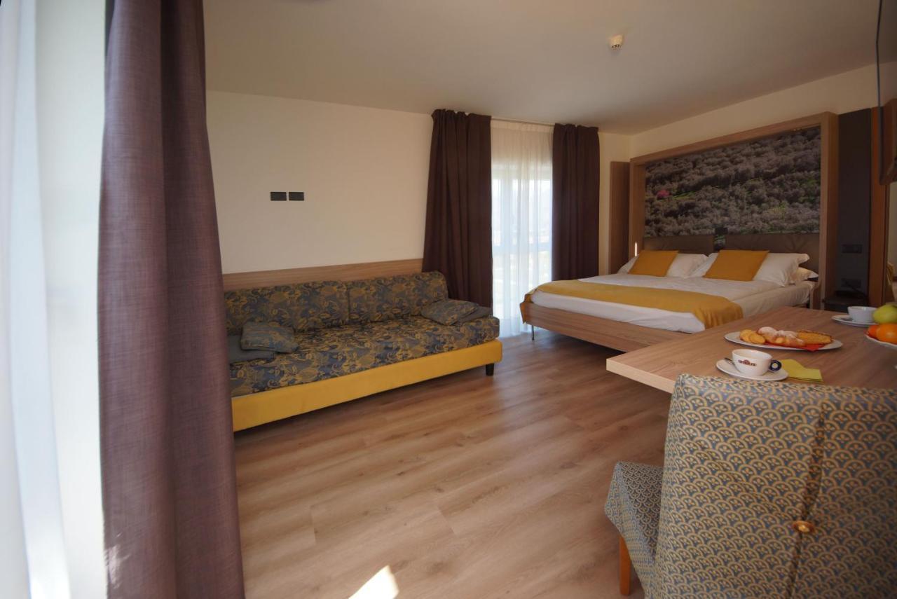 Ambassador Suite Hotel Riva del Garda Esterno foto