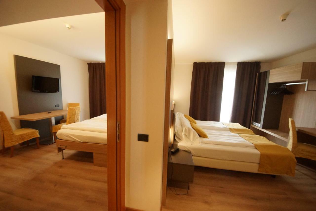 Ambassador Suite Hotel Riva del Garda Esterno foto