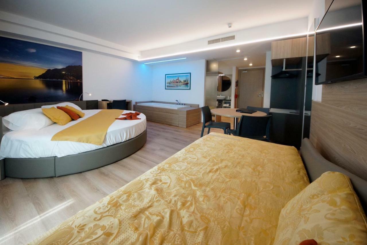 Ambassador Suite Hotel Riva del Garda Esterno foto